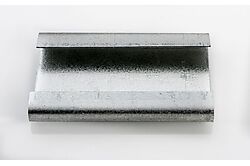 Chapes semi fermées pour feuillard métal L.R.